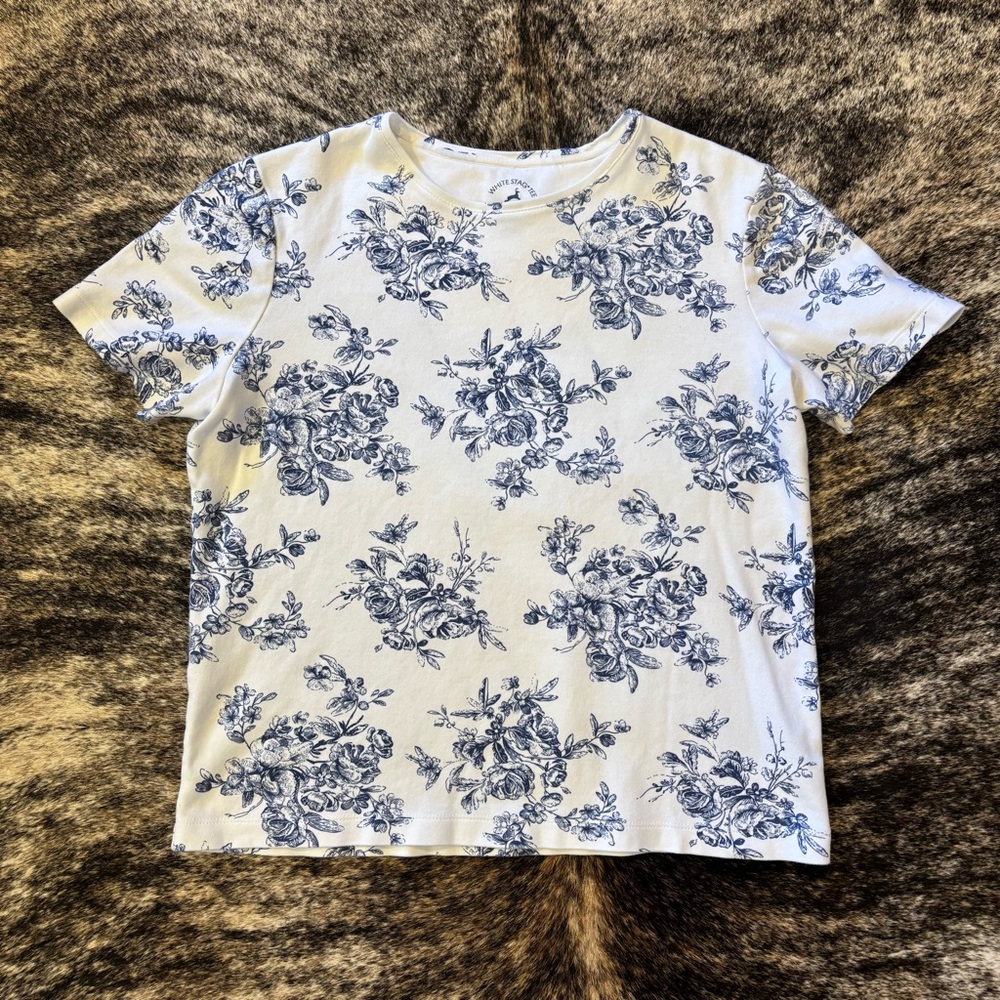 White Stag Women’s Blue & White Cotton Floral Short Sleeve Shirt, Size Medium - Picture 2 of 9